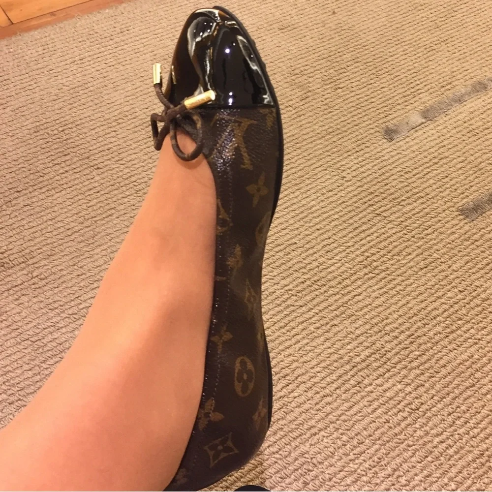 Louis Vuitton women shoes - Picture 1 of 2